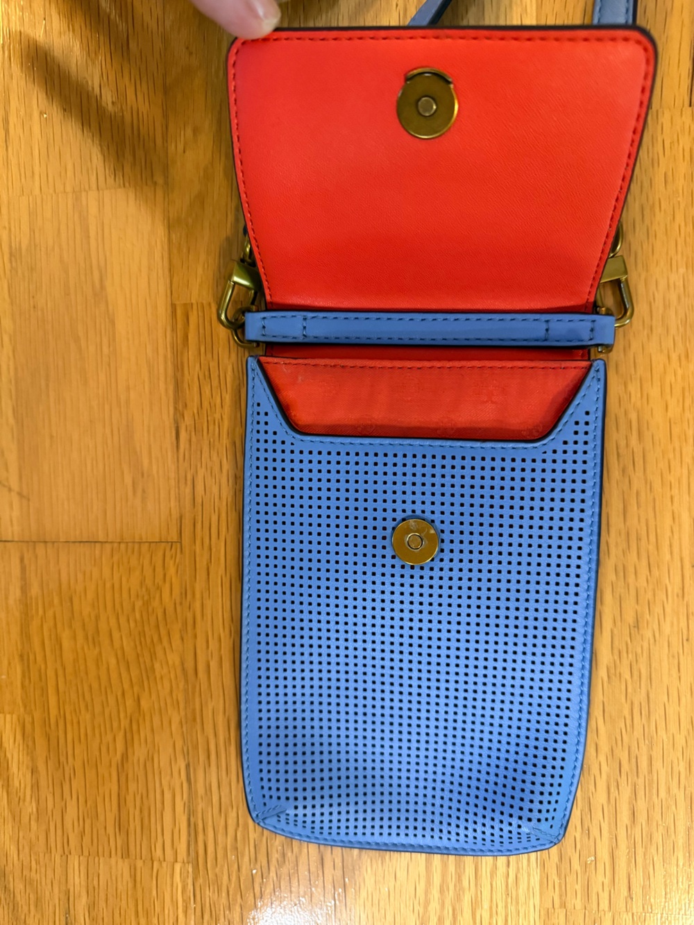 Tory Burch Logo Perforated Leather Crossbody Phone Bag w/ Dust Bag Montego  Blue - Picture 9 of 13